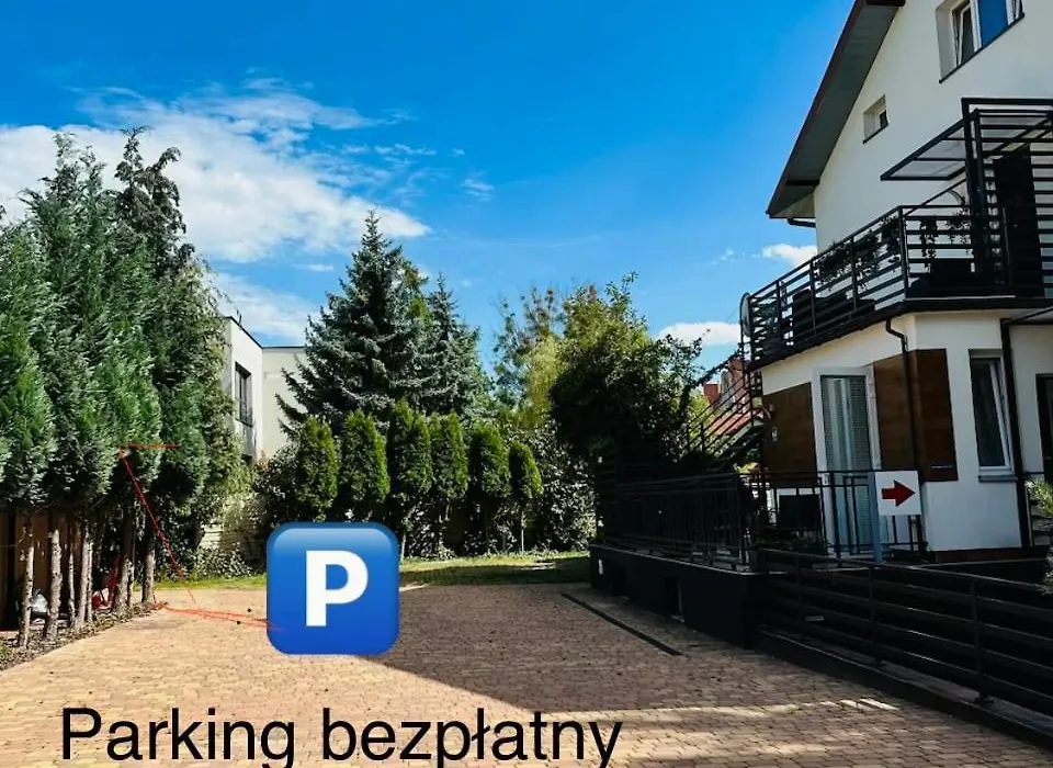 Apartamenty i pokoje z prywatną łazienką Willa Bielany-1